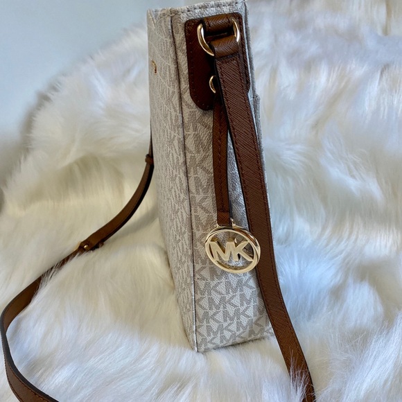 MICHAEL KORS LARGE MESSENGER CROSSBODY - Picture 8 of 8